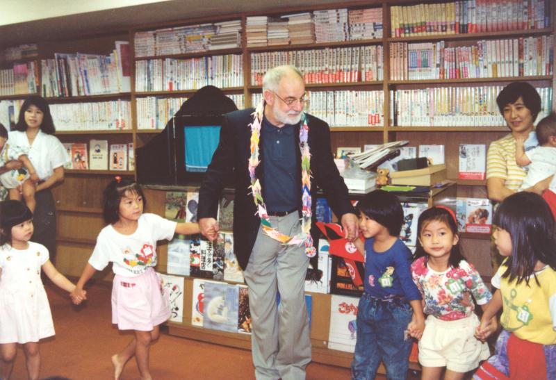 Photo of Eric Carle with children.