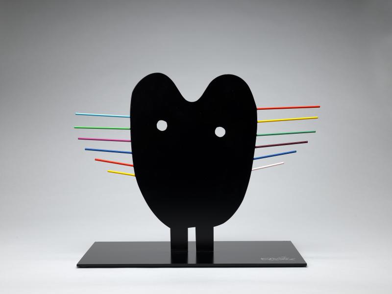Sculpture of abstract owl.