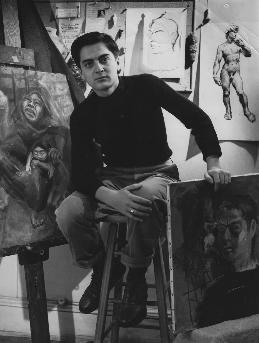 Photograhp of the artist in studio 