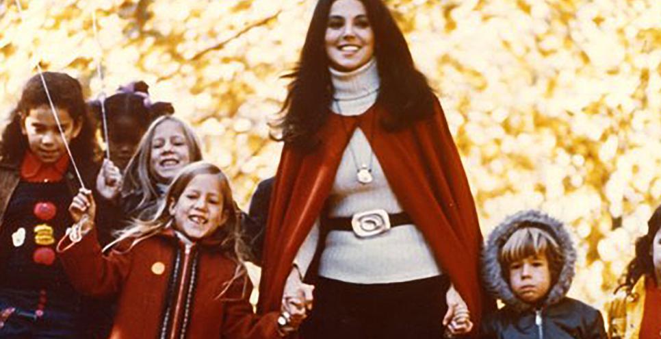 Photograph of Marlo Thomas and children 